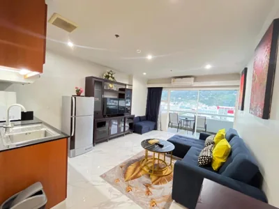 Klassisches Apartment mit einem Schlafzimmer und King-Size-Bett — PATONG TOWER Residence Apartments 2026